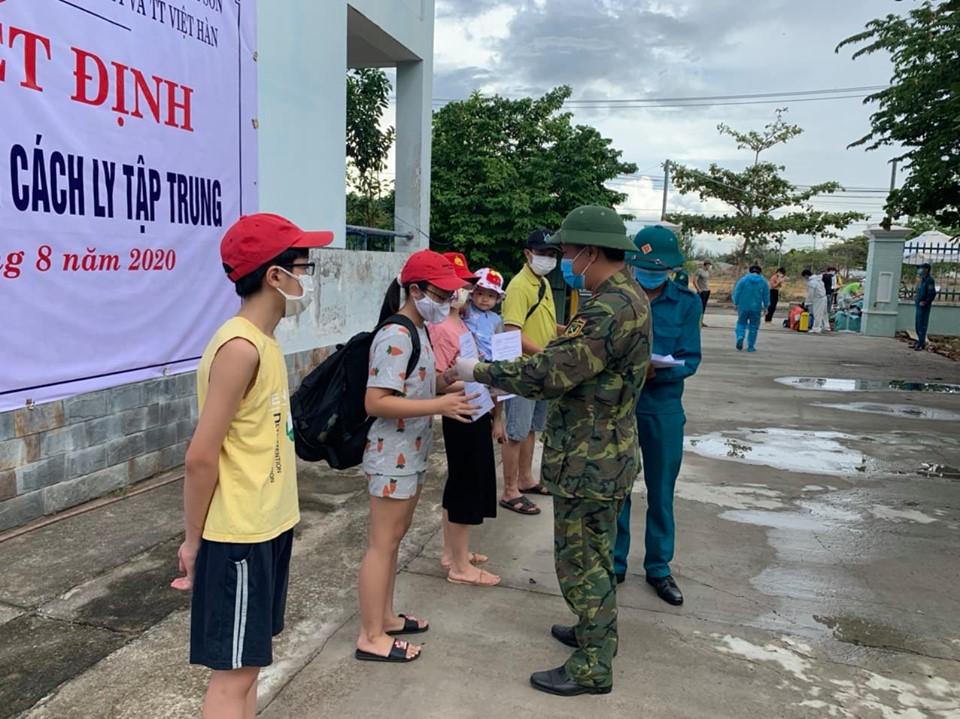 Trong gian khó càng yêu thương đồng bào